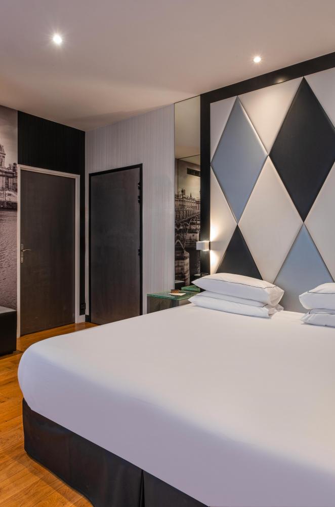 Empire Paris - Superior Room